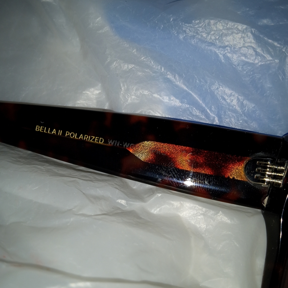Diff Sunglasses with Case - Picture 3 of 16